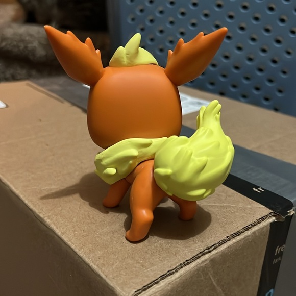 Flareon Pop Funko NO BOX - Picture 2 of 3